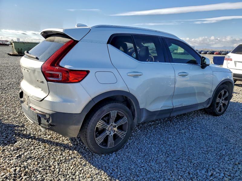Фото 3 - VOLVO XC40