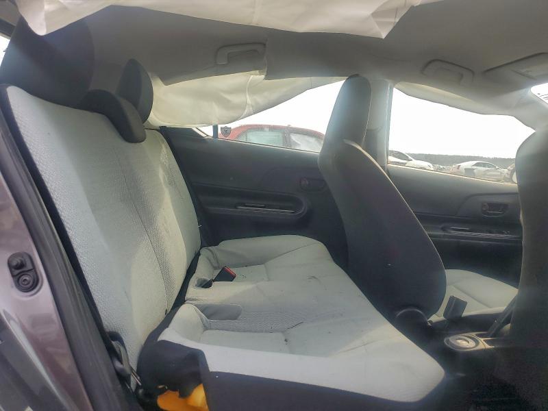 Фото 10 - TOYOTA PRIUS