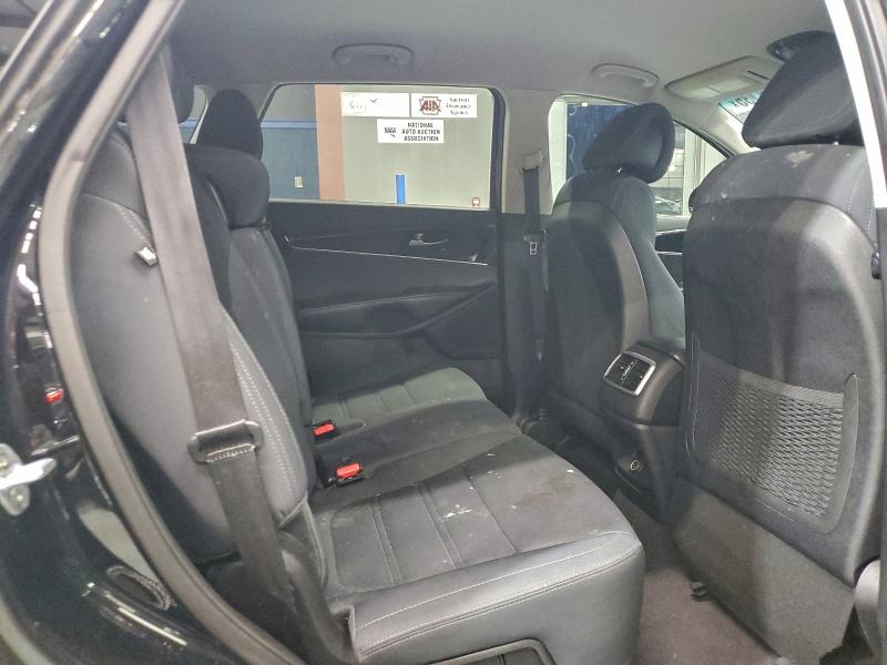 Фото 11 - KIA SORENTO