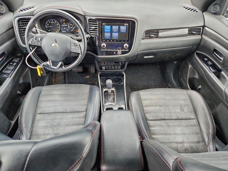 Фото 8 - MITSUBISHI OUTLANDER