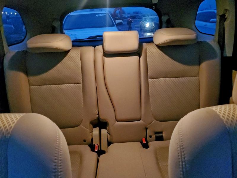 Фото 10 - MITSUBISHI OUTLANDER