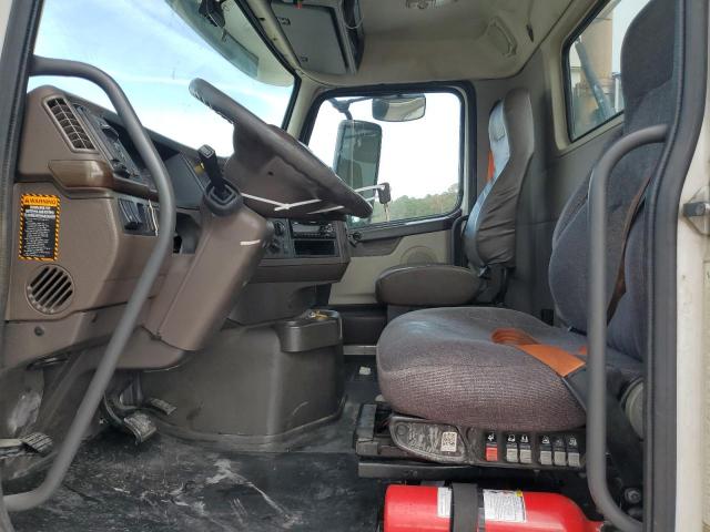 Фото 7 - VOLVO VN