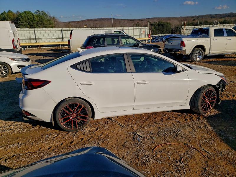 Фото 3 - HYUNDAI ELANTRA