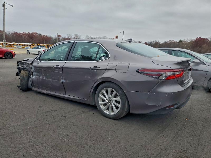 Фото 2 - TOYOTA CAMRY