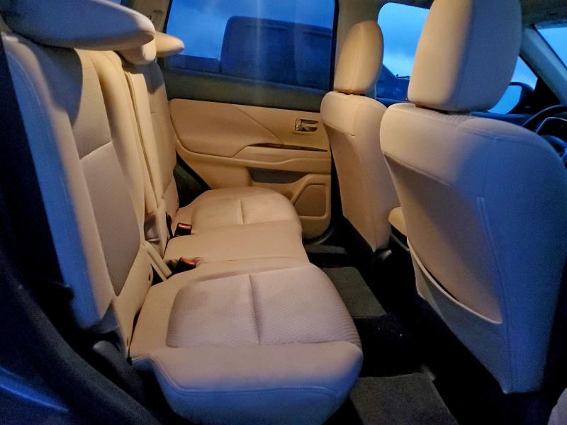 Фото 11 - MITSUBISHI OUTLANDER