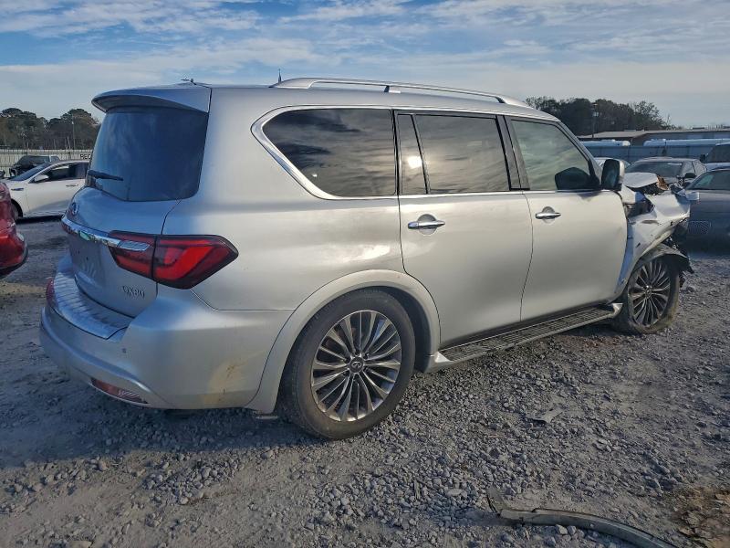 Фото 3 - INFINITI QX80