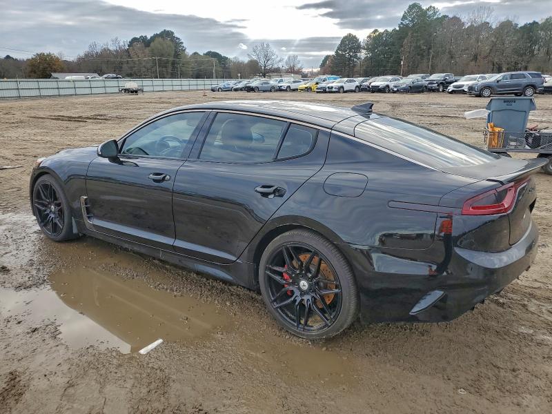 Фото 2 - KIA STINGER