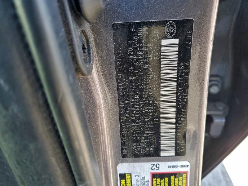 Фото 13 - TOYOTA CAMRY