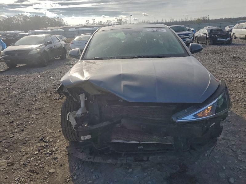 Фото 5 - HYUNDAI ELANTRA