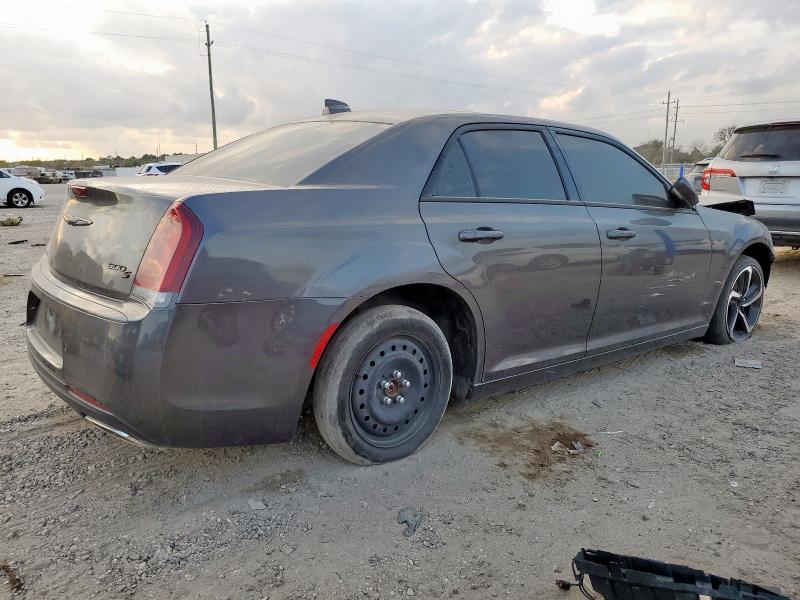 Фото 3 - CHRYSLER 300