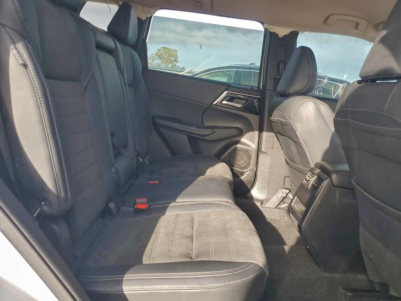 Фото 11 - MITSUBISHI OUTLANDER