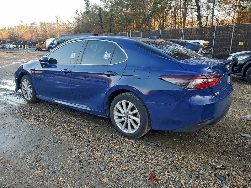 Фото 2 - TOYOTA CAMRY