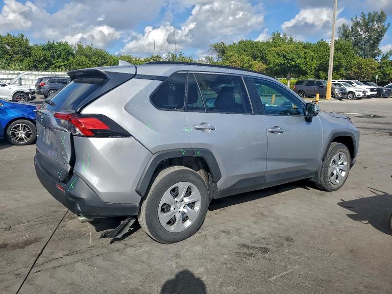 Фото 3 - TOYOTA RAV4