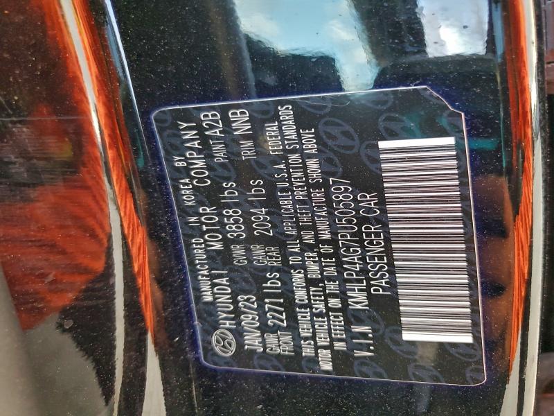 Фото 13 - HYUNDAI ELANTRA