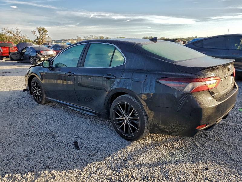 Фото 2 - TOYOTA CAMRY