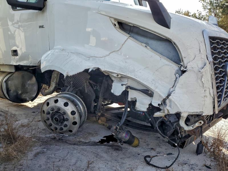 Фото 9 - VOLVO VN