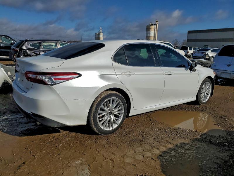 Фото 3 - TOYOTA CAMRY