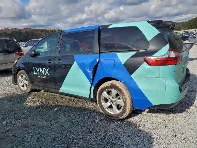 Фото 2 - TOYOTA SIENNA