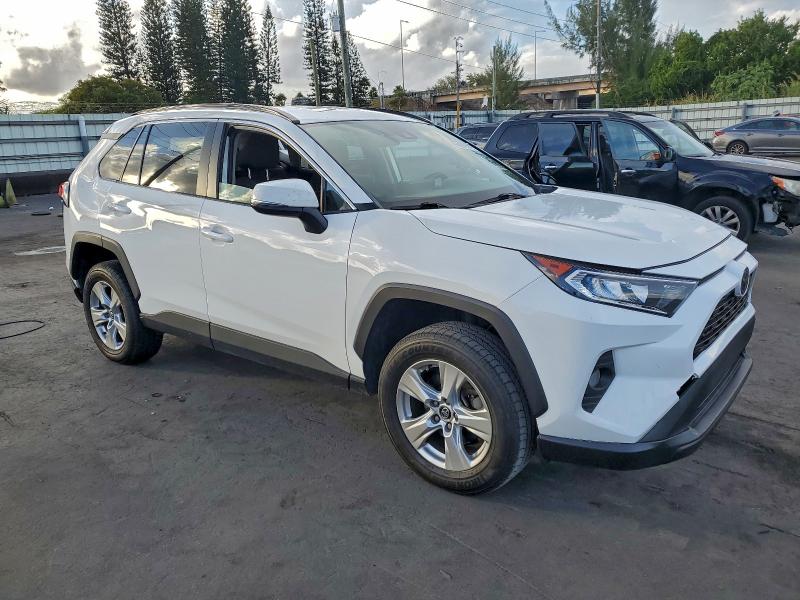 Фото 4 - TOYOTA RAV4