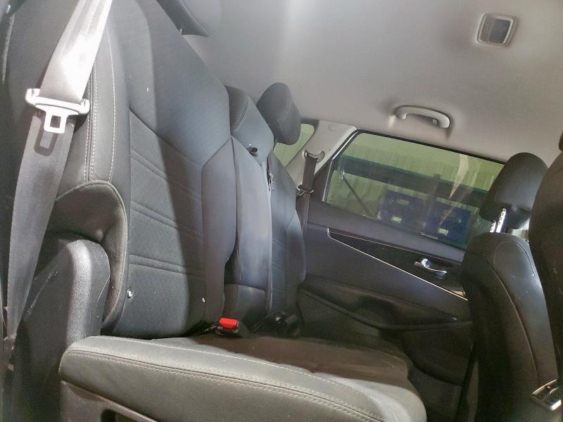 Фото 10 - KIA SORENTO