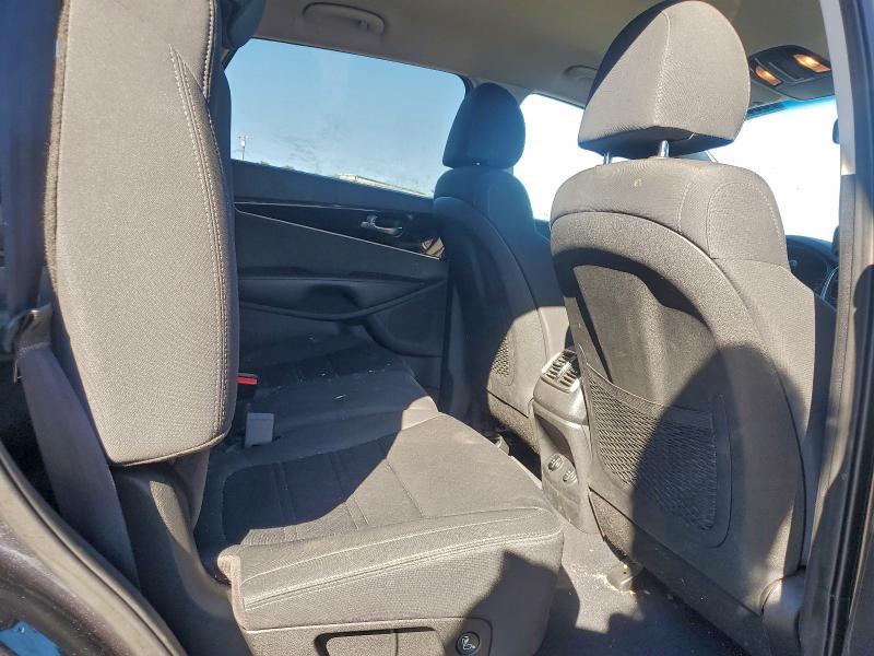 Фото 10 - KIA SORENTO