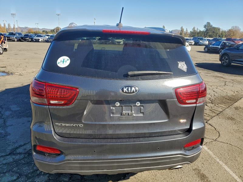 Фото 6 - KIA SORENTO