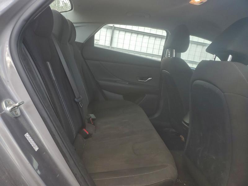 Фото 10 - HYUNDAI ELANTRA