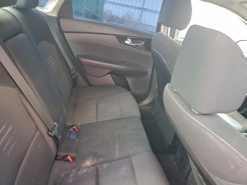 Фото 10 - KIA FORTE