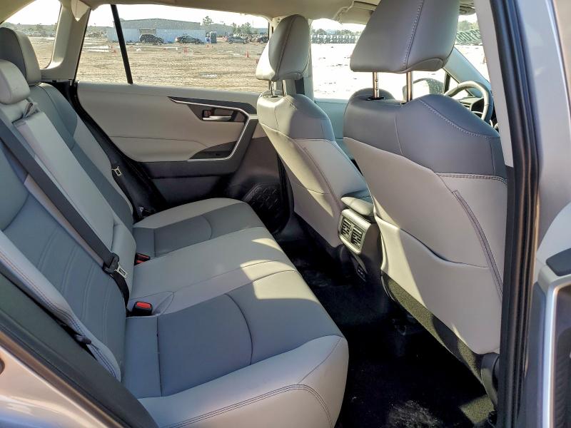 Фото 10 - TOYOTA RAV4