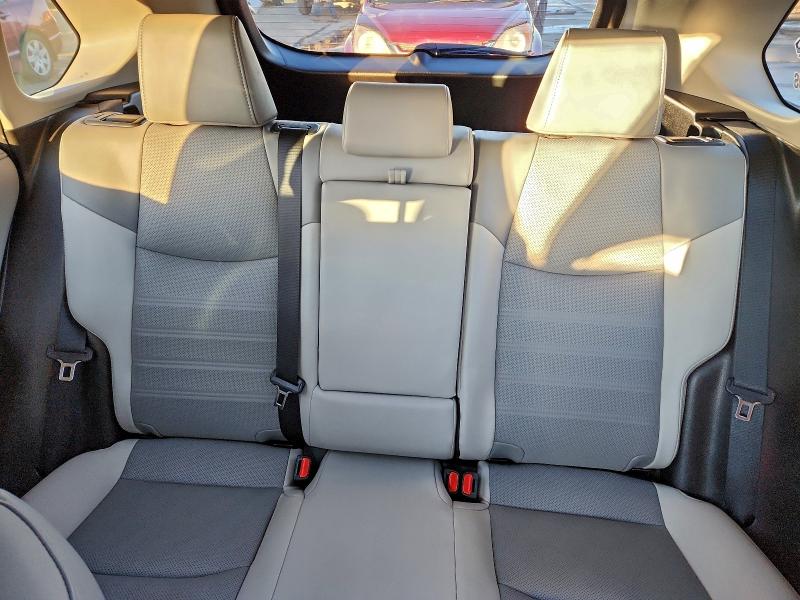 Фото 10 - TOYOTA RAV4