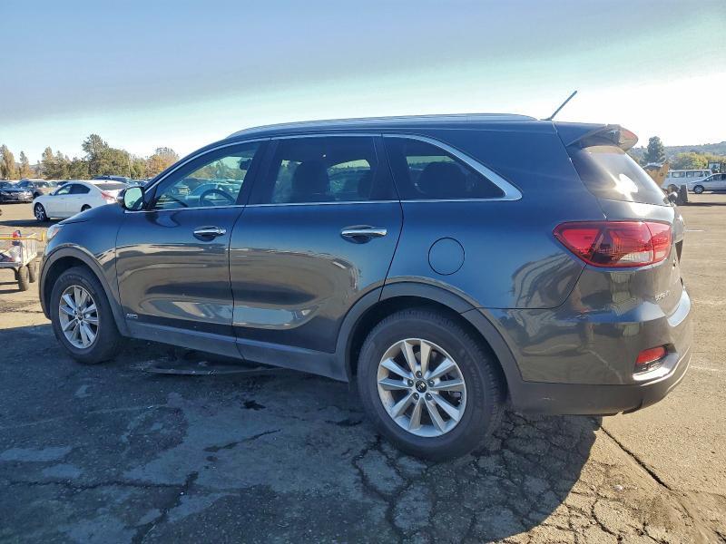 Фото 2 - KIA SORENTO