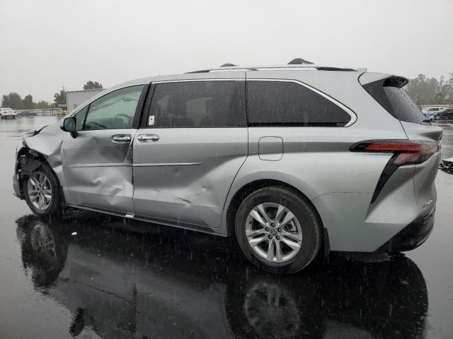 Фото 2 - TOYOTA SIENNA