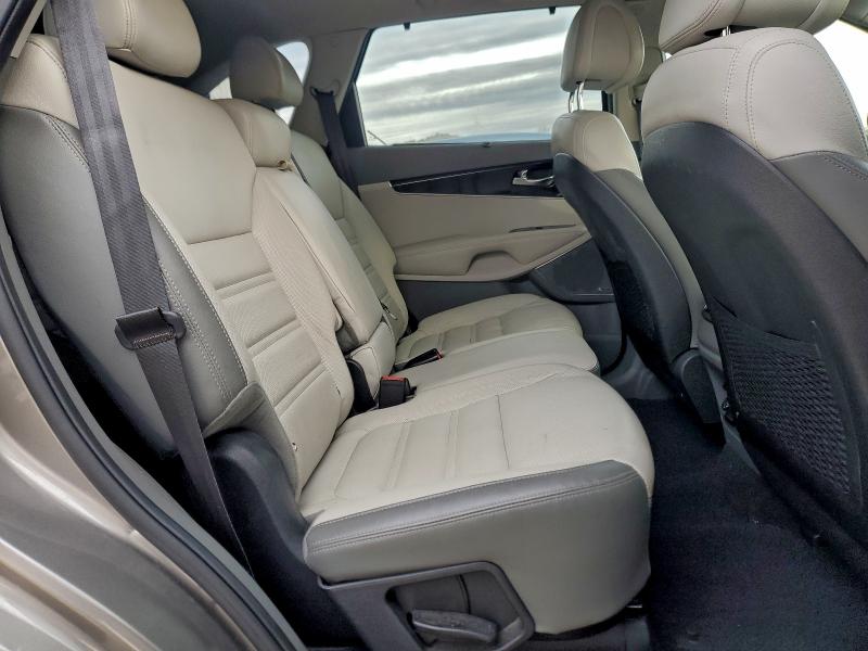 Фото 11 - KIA SORENTO