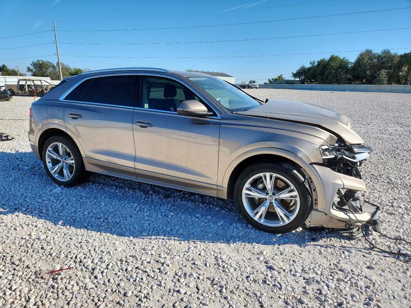 Фото 4 - AUDI Q8