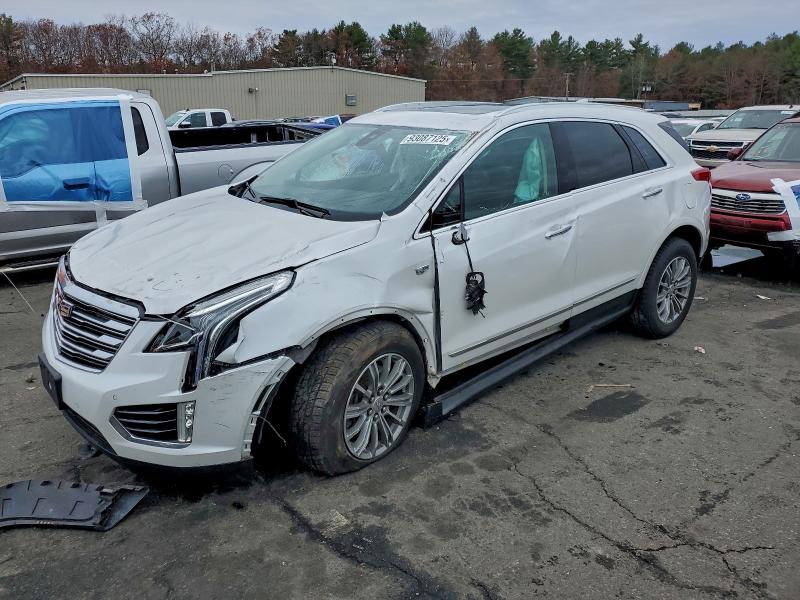 Фото 1 - CADILLAC XT5