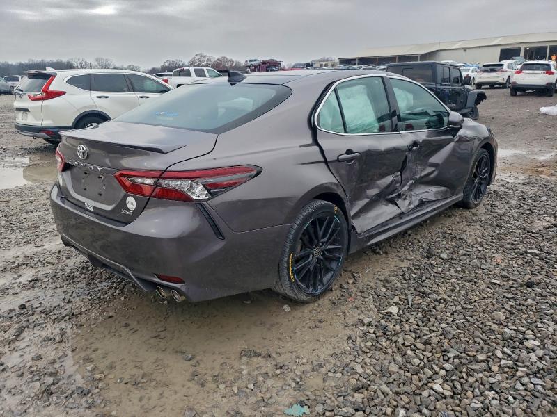 Фото 3 - TOYOTA CAMRY