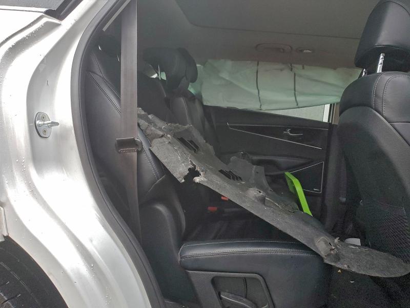 Фото 11 - KIA SORENTO