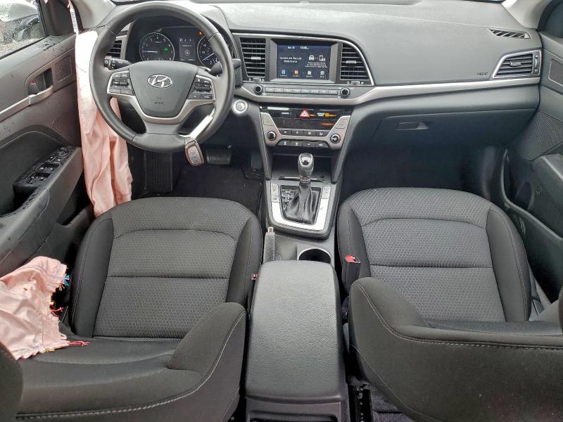 Фото 8 - HYUNDAI ELANTRA