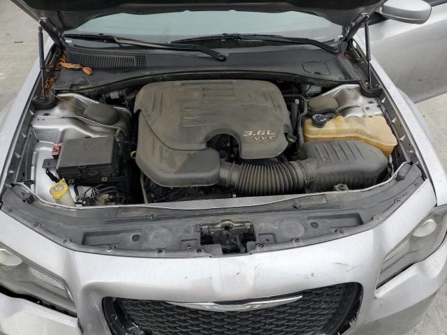 Фото 11 - CHRYSLER 300