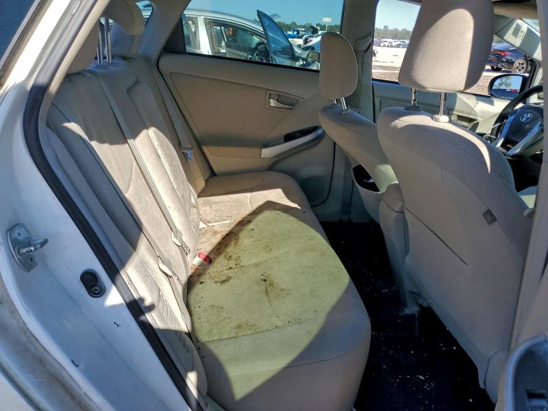 Фото 10 - TOYOTA PRIUS