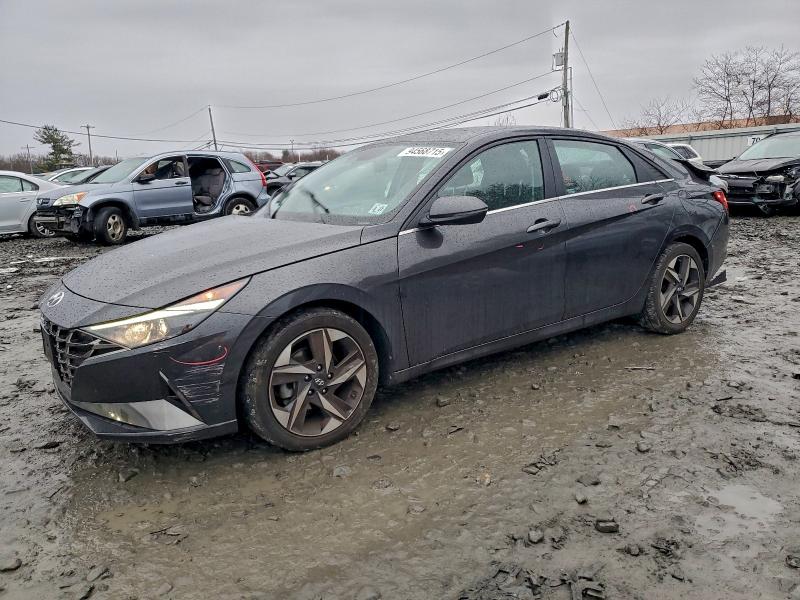 Фото 1 - HYUNDAI ELANTRA