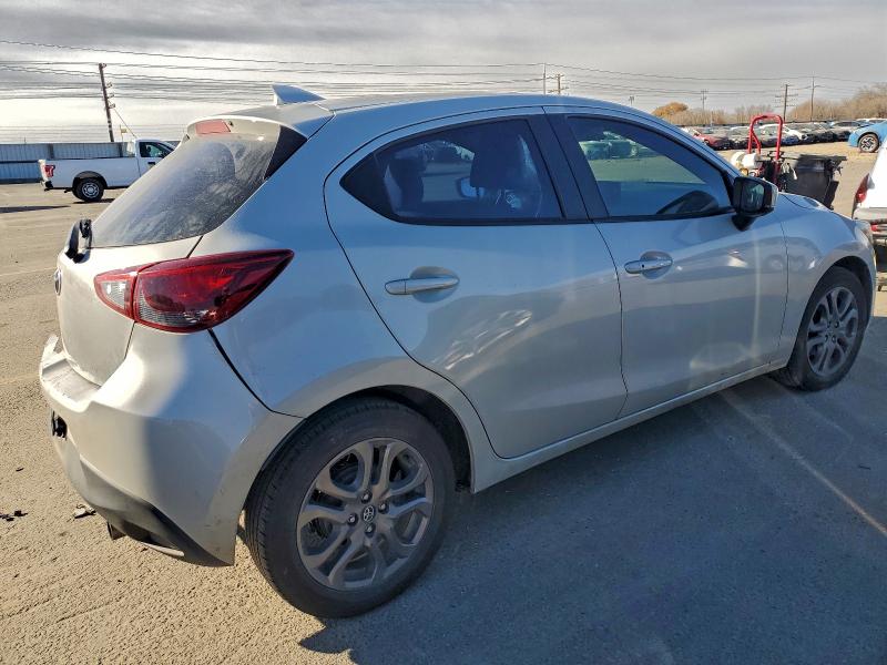 Фото 3 - TOYOTA YARIS