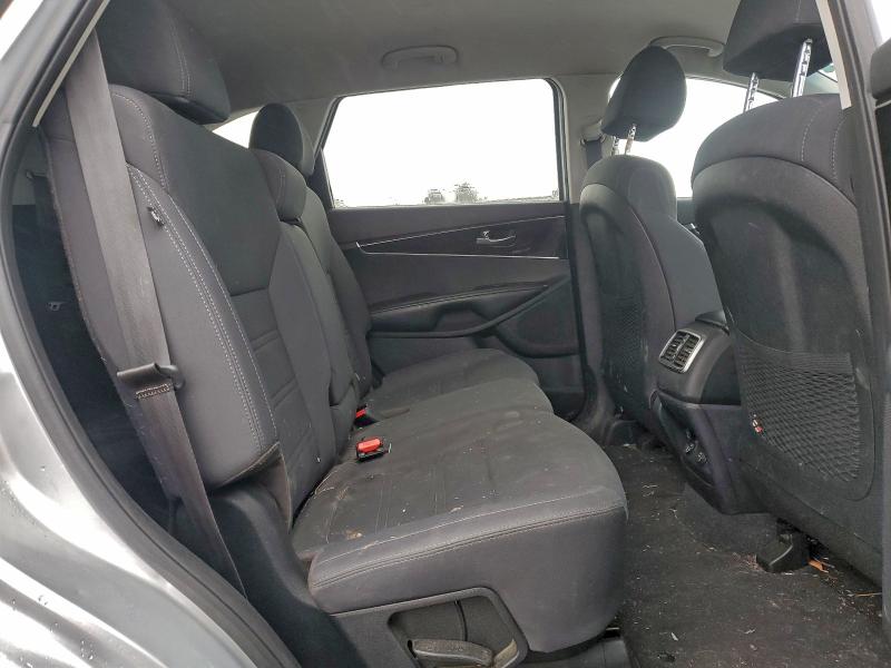 Фото 11 - KIA SORENTO