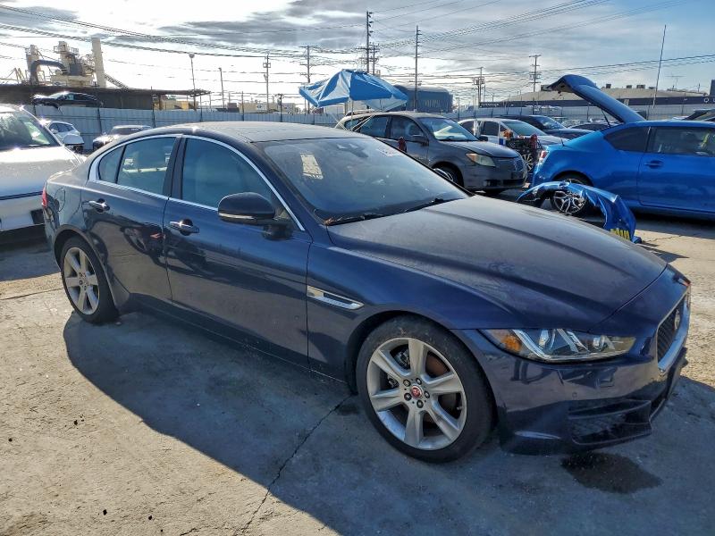 Фото 4 - JAGUAR XE