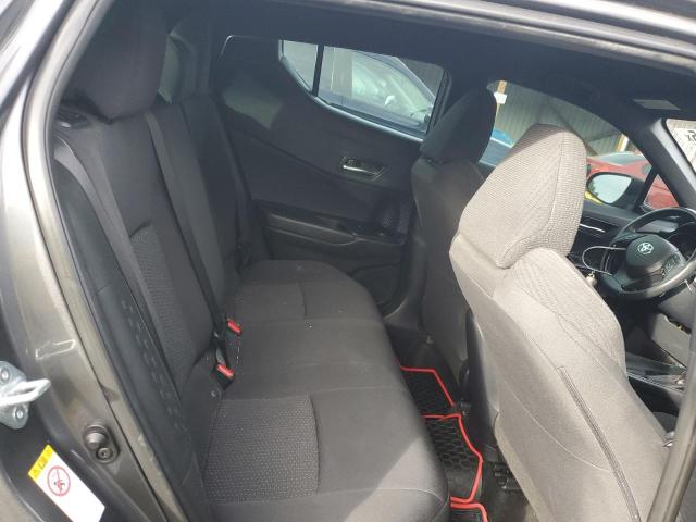 Фото 10 - TOYOTA C-HR