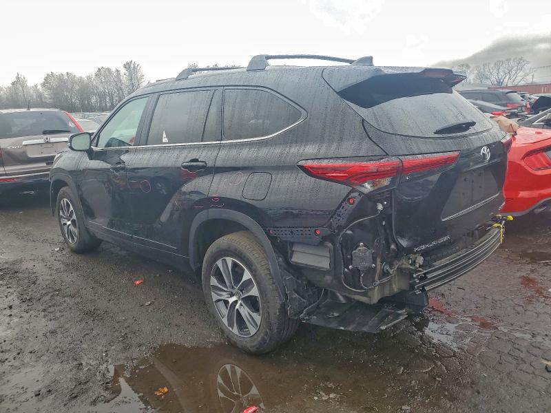 Фото 2 - TOYOTA HIGHLANDER