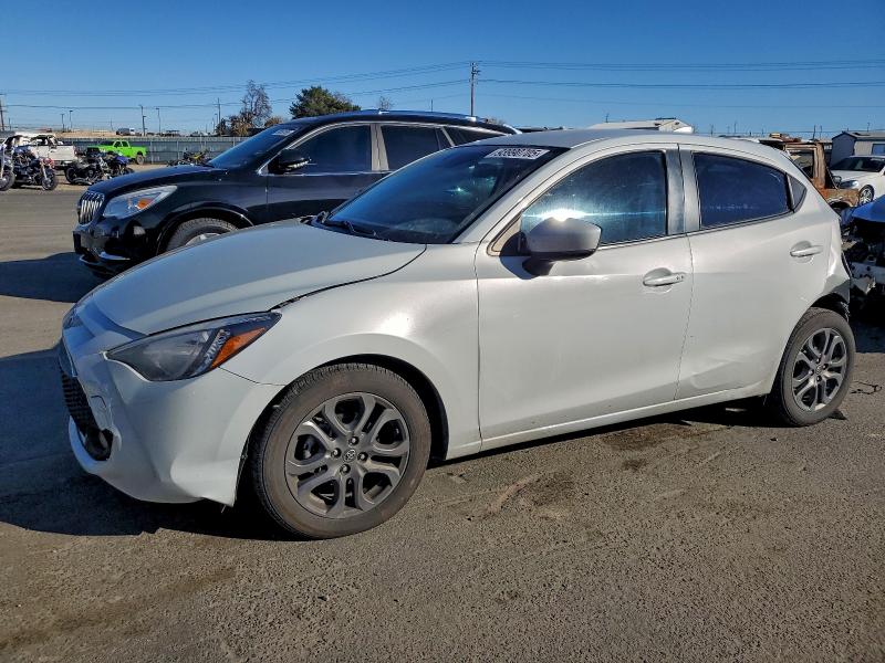 Фото 1 - TOYOTA YARIS