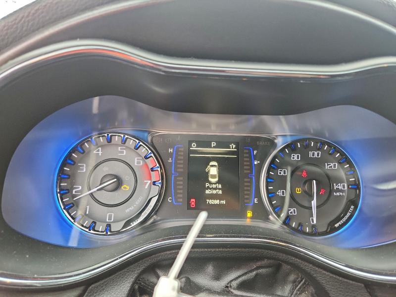 Фото 9 - CHRYSLER 200