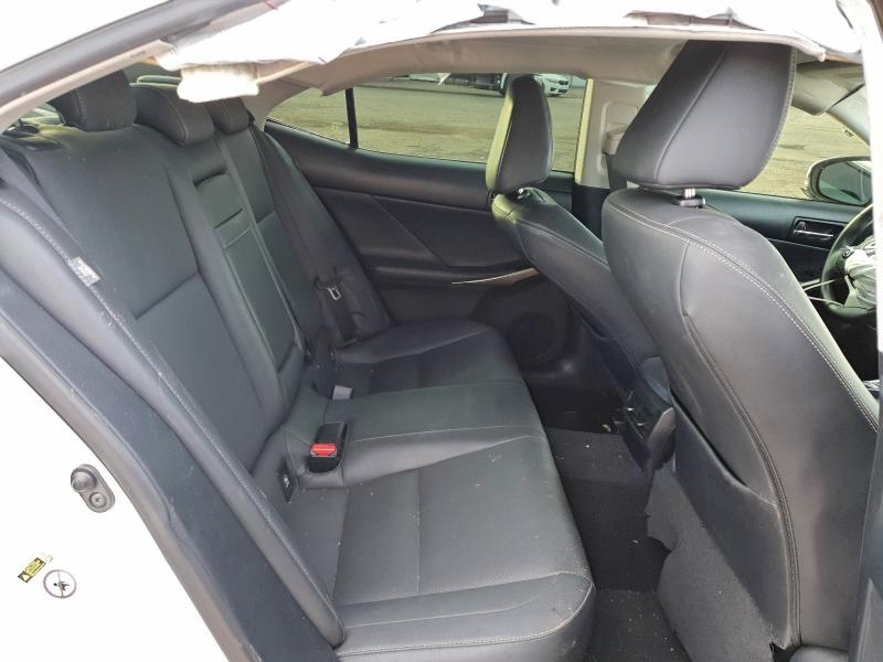 Фото 10 - LEXUS IS