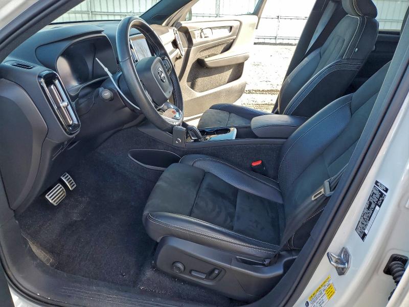 Фото 7 - VOLVO XC40